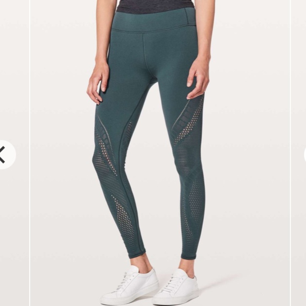Lululemon Reveal Tight Interconnect *25.5"